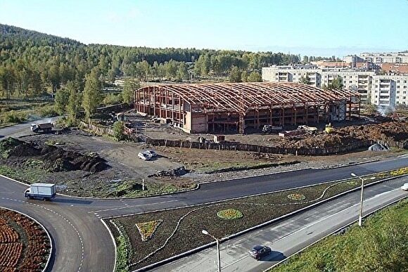 На Урале чиновник получил условный срок за смерть девочки, упавшей с недостроенного ФОКа