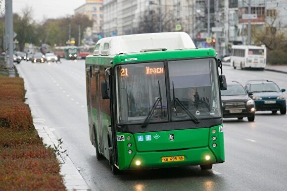 Неизвестные обстреляли пассажирский автобус в Екатеринбурге