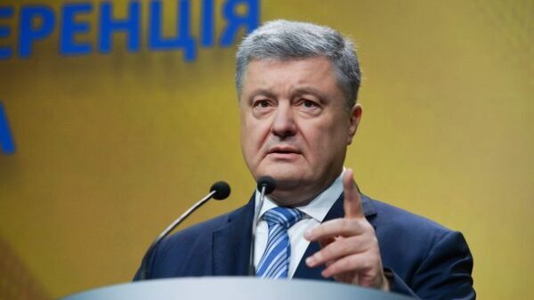 Петр Порошенко пообещал не продлевать военное положение в государстве Украина