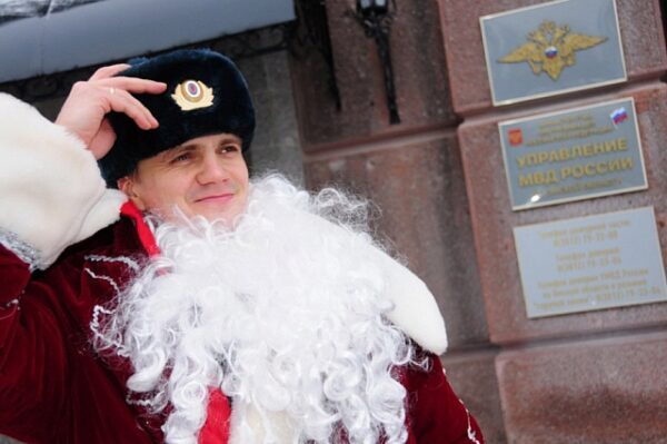 По всей России будут гулять полицейские Деды Морозы