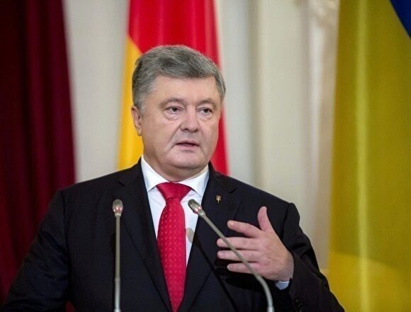 Порошенко отказался продлевать военное положение на Украине