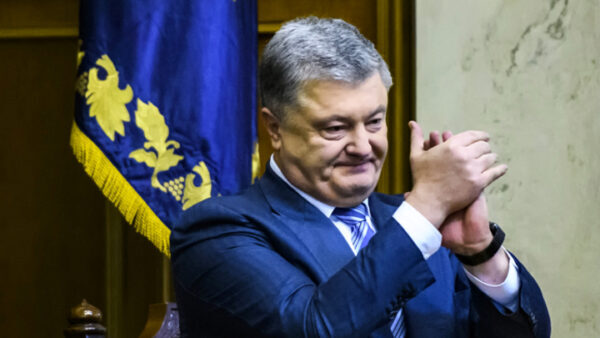 Порошенко пообещал 10 декабря подписать договор о разрыве дружбе с РФ