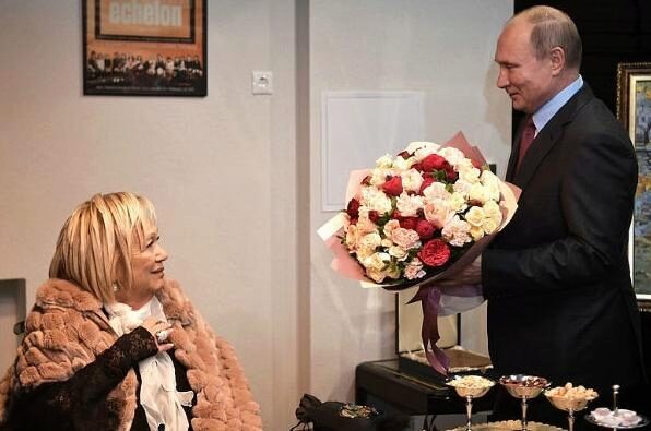 Путин и Пугачёва навестили Галину Волчек во время празднования юбилея