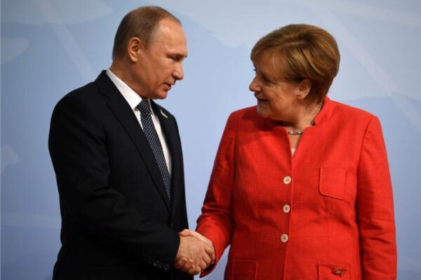 Путин обсудил с Меркель ситуацию в Керченском проливе и ситуацию вокруг ДРСМД