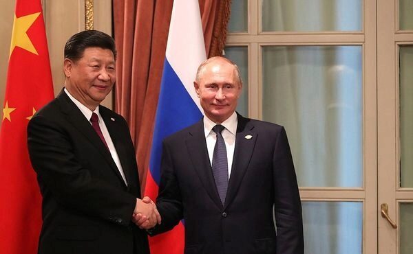 Путин предложил Си Цзиньпину стать главным гостем на ПМЭФ