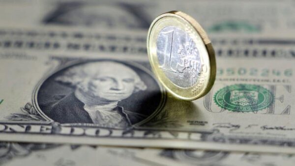 Рубль растет: отмечено изменение курса российской валюты по отношению к доллару и евро