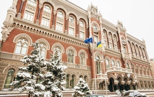 Руководитель НБУ: До 2020 г. Украина должна отдать по долгам $12 млрд.