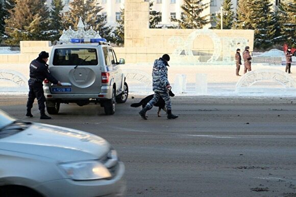 Силовики сняли оцепление у здания правительства Курганской области