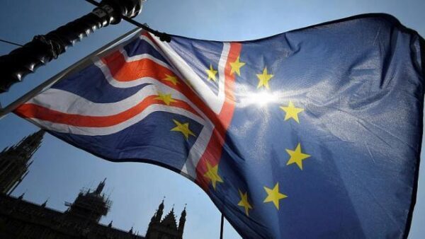 Страсти вокруг Brexit: ЕС созывает спецсаммит, а в британском парламенте пройдут срочные дебаты