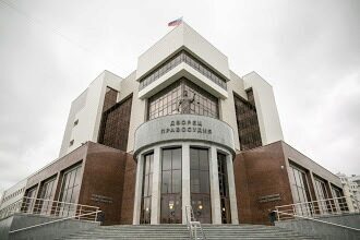 Суд приостановил дело пенсионера, подавшего иск к РФ из-за пропавшего «Запорожца»