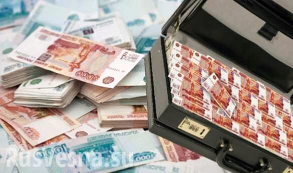 Украинец пытался вывезти в Россию почти миллион рублей в ботинках (ВИДЕО)