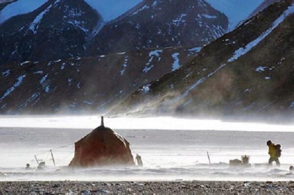 В Антарктиде нашли загадочный предмет с антеннами