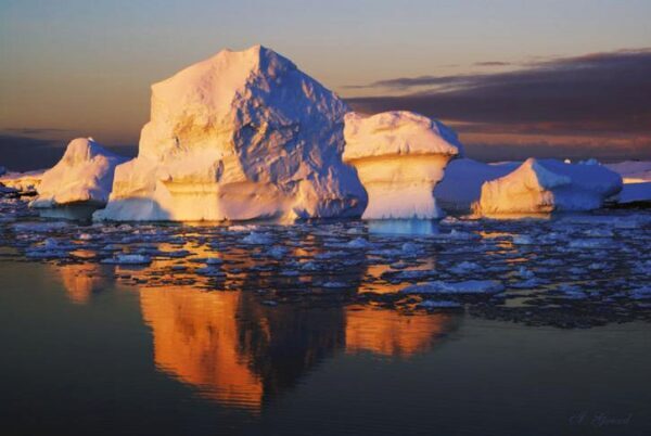 В Антарктиде обнаружен загадочный источник тепла, беспощадно уничтожающий льды