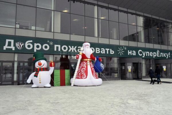 В Екатеринбурге открылся новогодний парк развлечений «СуперЁлка» (фото)