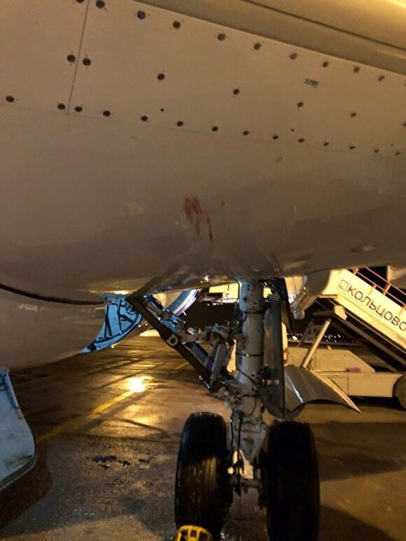 В Екатеринбурге совершил аварийную посадку Sukhoi Superjet авиакомпании «Ямал»