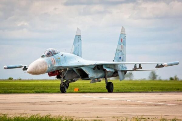 В сети опубликованы первые фотографии истребителя Су-27, который разбился на Украине