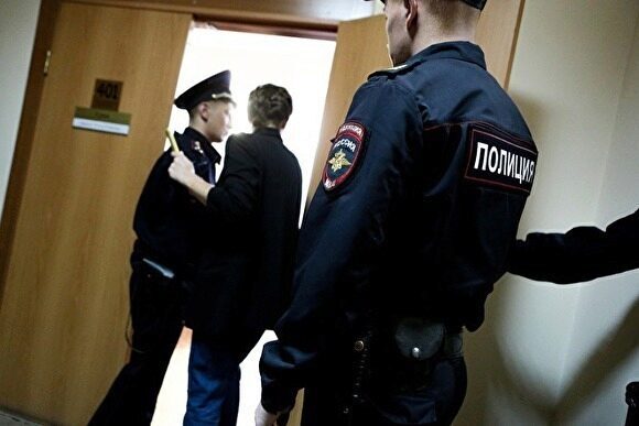 В Челябинске школьницу поймали при закладке наркотиков