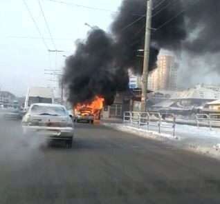 В Челябинске во время движения загорелся легковой автомобиль