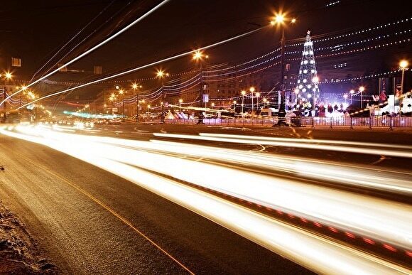 В Екатеринбурге снегоуборочную технику украсят гирляндами из веток с шишками и бантами