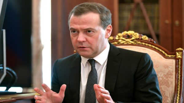 Ветеран труда из Магадана не просил отправить Медведеву соцвыплату