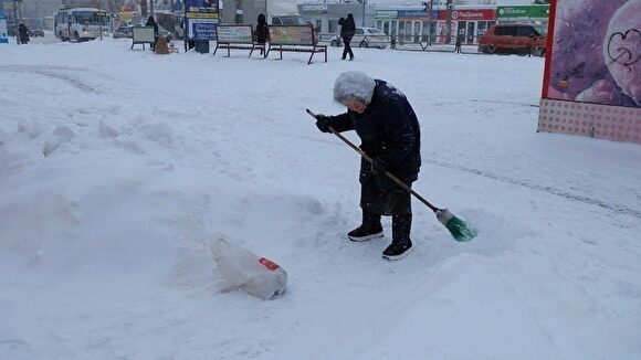 Власти Кургана раскритиковали УК за уборку дворов и тротуаров от снега