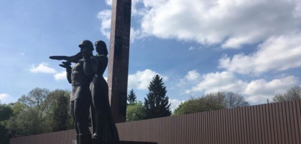Во Львове начинают демонтаж стелы Мемориала славы