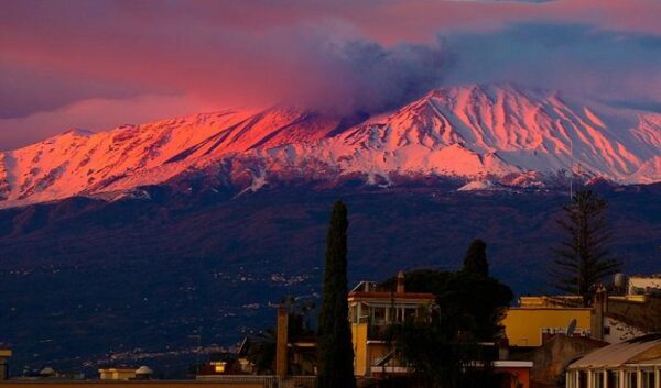 Вулкан Этна проснулся в канун католического Рождества
