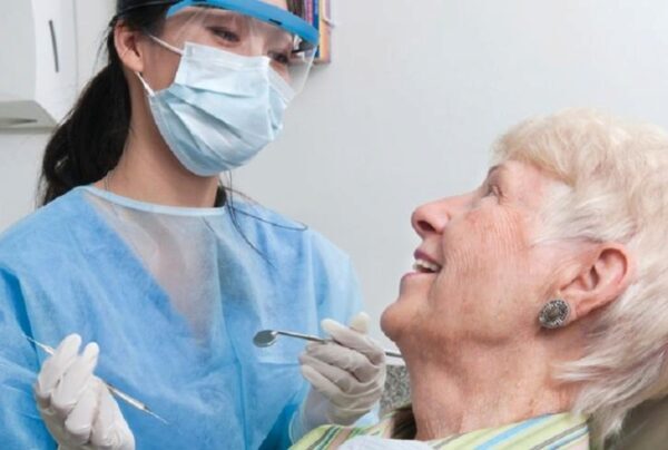 Выпадение зубов может вызвать развитие гипертонии у женщин – ученые