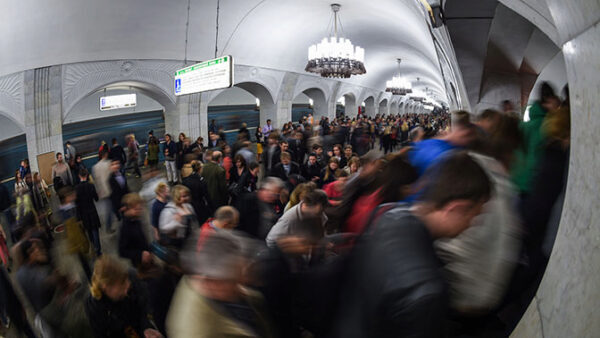 Жители России начнут получать штрафы за распитие кофе в метро