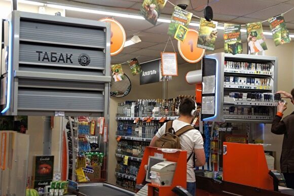 Депутат Госдумы предложил запретить продажу алкоголя и табака в обычных магазинах