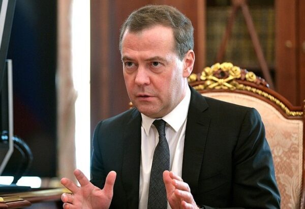 Дмитрию Медведеву не понравились длинные Новогодние праздники