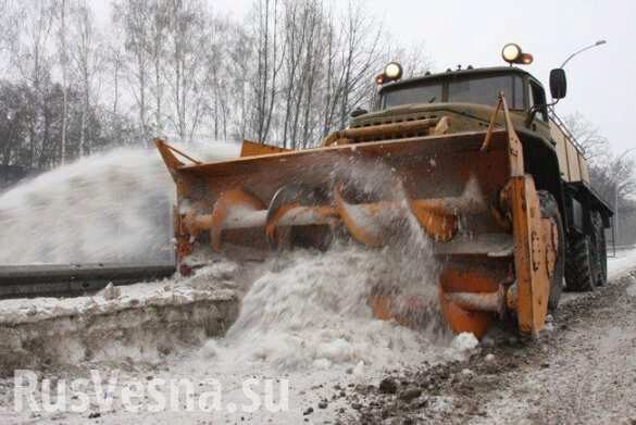 ДНР: Сотрудники МЧС освободили из снежных заносов на дорогах более 300 транспортных средств