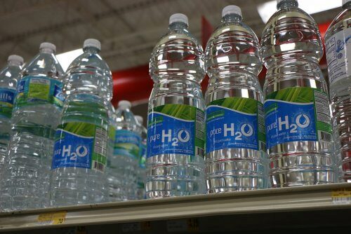 Эксперты рассказали о вреде повторного использования пластиковых бутылок