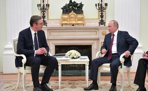 Глава Сербии подарил Путину четвероногого друга