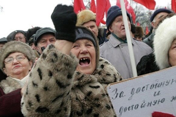 «Левада-центр»: более половины россиян выступают за отставку правительства