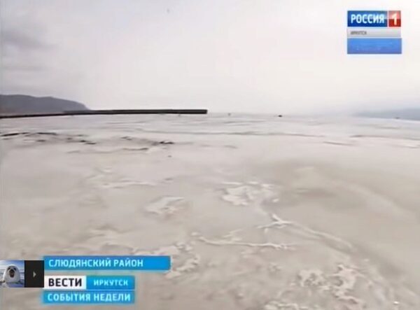 Местные жители протестуют против строительства на Байкале завода по розливу воды для поставок в Китай
