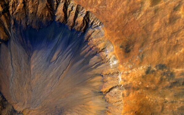 На Марсе обнаружен загадочный кратер неизвестного происхождения