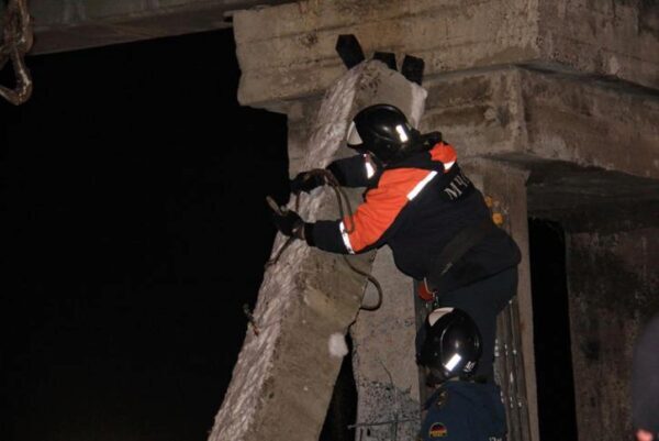 Под Донецком неизвестные подорвали опору железнодорожного моста