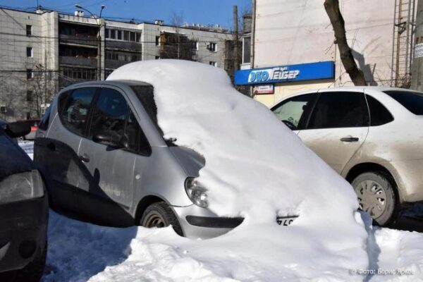 Последствия сильных снегопадов на Среднем Урале ликвидировали 470 единиц спецтехники