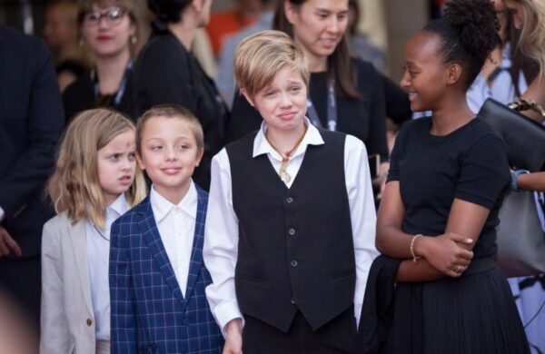Психолог объяснил, почему 12-летняя дочка Анджелины Джоли и Брэда Питта “косит” под мальчика