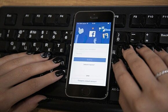Роскомнадзор объявил о начале административного производства против Facebook и Twitter