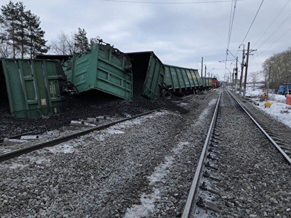 СК возбудил дело по факту схода с рельс 18 вагонов с углем в Свердловской области