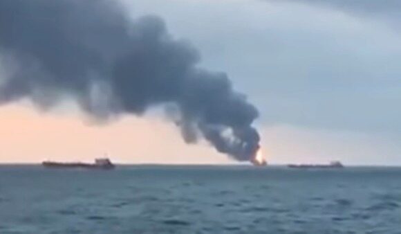 Следственный комитет возбудил дело по факту гибели моряков в пожаре в Керченском проливе