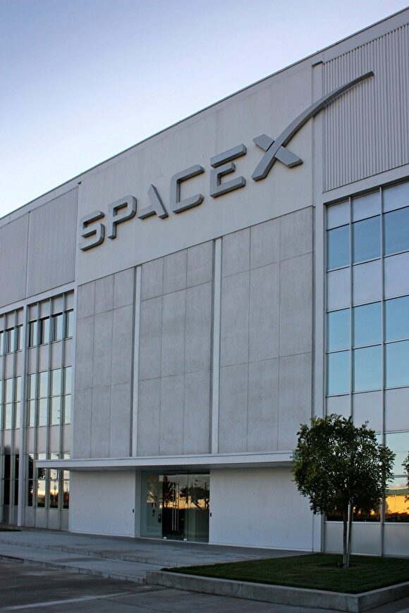 SpaceX заявила о сокращении штата на 10%