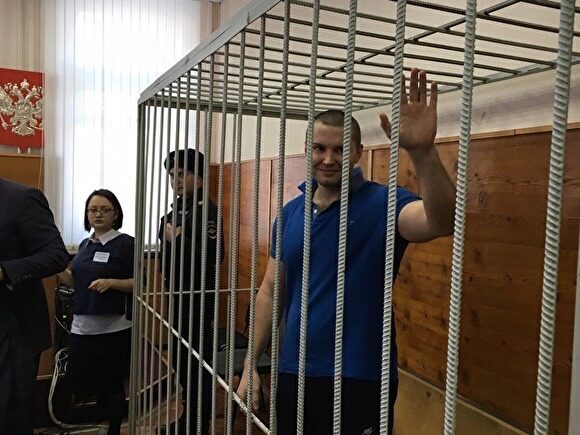 Свердловский облсуд оставил под арестом политтехнолога Устинова
