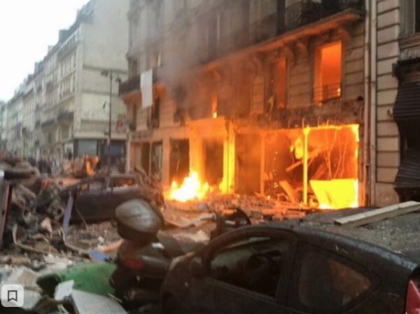В центре Парижа произошел мощный взрыв, много пострадавших