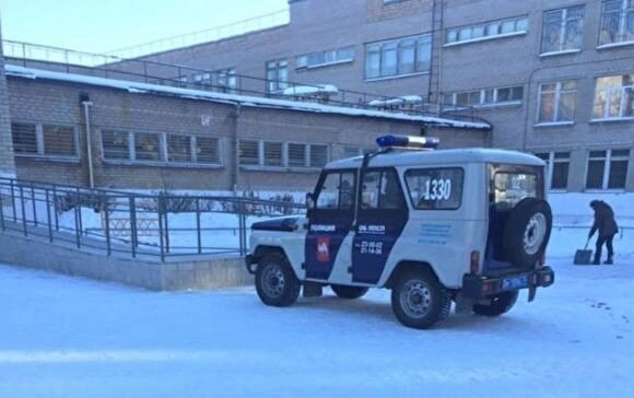 В Магнитогорске после массовых сообщений о взрывах эвакуировали школу, ФСБ проводит проверку
