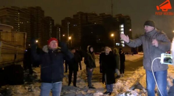 В Москве на Мичуринском проспекте ночью произошла стычка между жителями и строителями