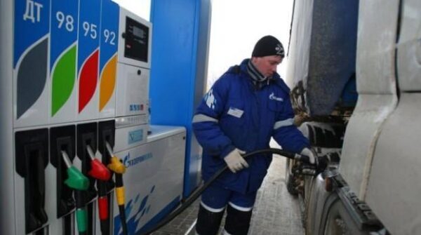 В России увеличилась цена на моторное топливо АЗС