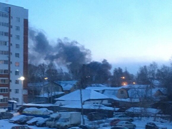 В Екатеринбурге из пожара в частном доме спасены трое детей